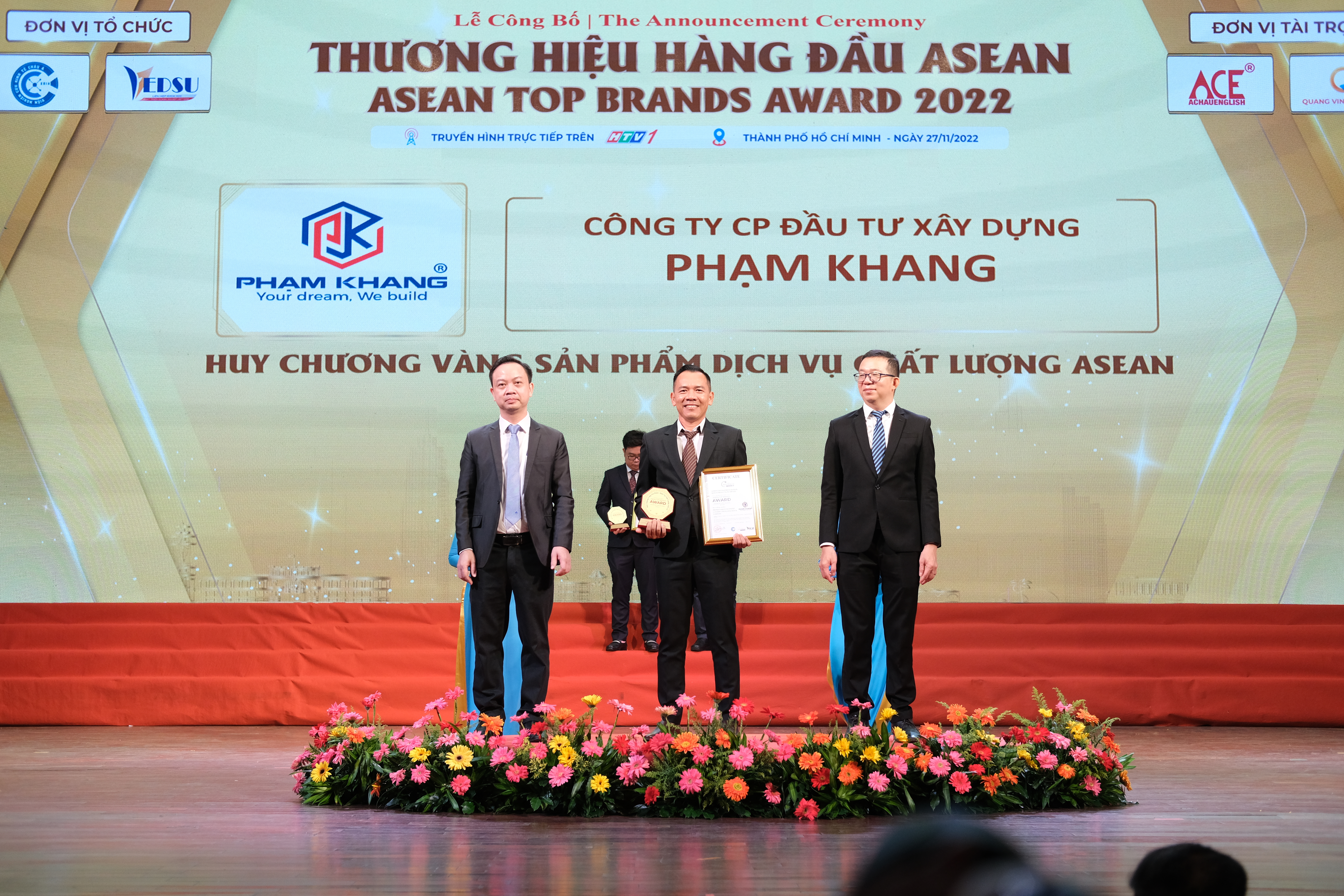 PHẠM KHANG ĐÓN NHẬN HUY CHƯƠNG VÀNG “SẢN PHẨM – DỊCH VỤ CHẤT LƯỢNG ASEAN 2022" 